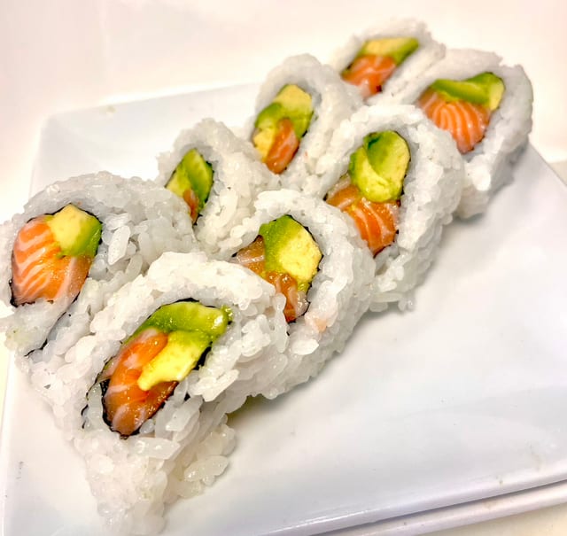 Salmon Avocado Roll (8 Pieces).