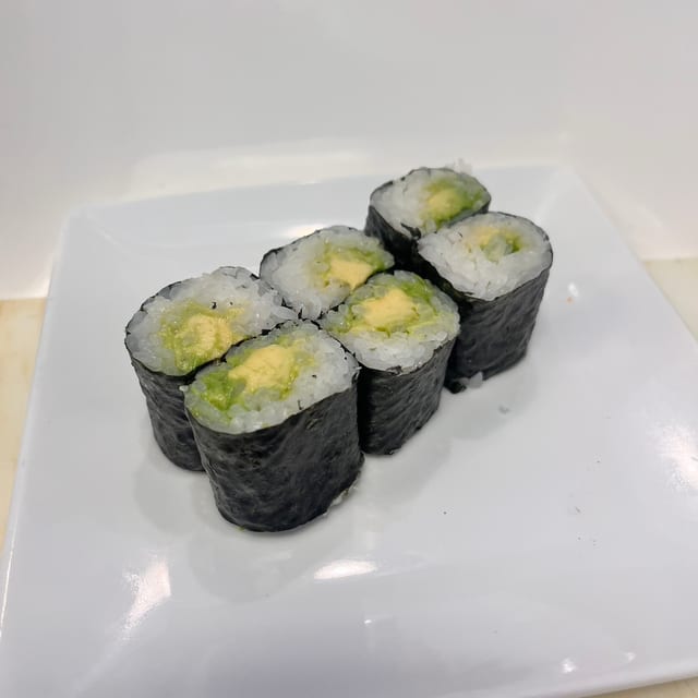 Avocado Roll (6 Pieces).