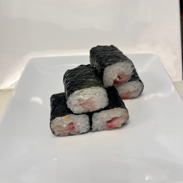 Yellowtail Roll/Hamachi Maki (6 Pieces).